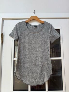 Gentle Fawn Gray Short-Sleeve Scoop Neck Women's Top